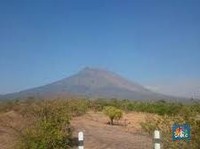 Gunung Agung Erupsi, 22 Penerbangan AirAsia Dibatalkan