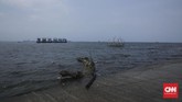 Fenomena supermoon yang terjadi pada awal tahun ini membuat permukaan laut naik. Badan Metereologi, Klimatologi, dan Geofisika (BMKG) sebelumnya telah meminta warga di kawasan pesisir waspada atas banjir rob. (CNN Indonesia/ Hesti Rika)