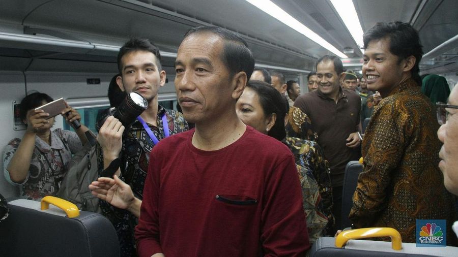santer menyebutkan rapat itu membahas mengenai draf keputusan presiden (Keppres) reshuffle.