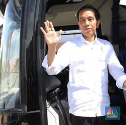 Jokowi Bagi Sertifikat di Kalsel, Jawab Tudingan Pengibulan