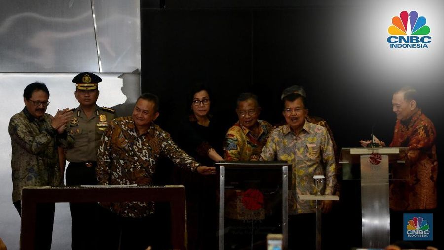 Wakil Presiden Jusuf Kalla (JK) menyebut tidak ada dalam Undang-undang yang mengharuskan Indonesia menenggelamkan kapal