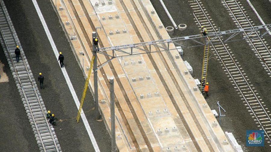 Foto aerial pembangunan Stasiun Mass Rapid Transit (MRT) Lebak Bulus, Jakarta, Jumat (29/12/2017). Pekerjaan konstruksi mass rapid transit (MRT) Jakarta fase I Lebak Bulus-Bundaran HI ditargetkan mencapai 90,14 persen pada akhir 2017.
MRT Jakarta fase I direncanakan beroperasi pada Maret 2019, Uji cobanya dimulai pada Agustus 2018 di Depo Lebak Bulus.