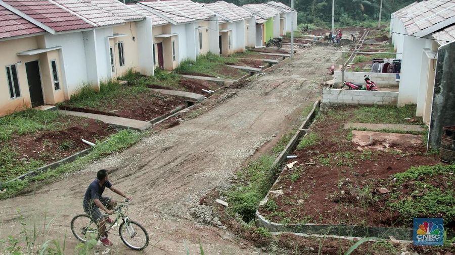 Awal Desember 2017, Kementerian Pekerjaan Umum dan Perumahan Rakyat (PUPR) mencatat capaian Program Satu Juta Rumah sebanyak 765.120 unit rumah, didominasi oleh pembangunan rumah bagi  masyarakat berpenghasilan rendah (MBR) sebesar 70 persen, atau sebanyak 619.868 unit, sementara rumah non-MBR yang terbangun sebesar 30 persen, sebanyak 145.252 unit.
Program Satu Juta Rumah yang dicanangkan oleh Presiden Joko Widodo, sekitar 20 persen merupakan rumah yang dibangun oleh Kementerian PUPR berupa rusunawa, rumah khusus, rumah swadaya maupun bantuan stimulan prasarana dan utilitas (PSU), 30 persen lainnya dibangun oleh pengembang perumahan subsidi yang mendapatkan fasilitas KPR FLPP, subsisdi selisih bunga dan bantuan uang muka. Selebihnya dipenuhi melalui pembangunan rumah non subsidi oleh pengembang.
Ketua Umum Asosiasi Pengembang Perumahan dan Pemukiman Seluruh Indonesia (Apersi) Junaidi Abdillah mengungkapkan, rumah tapak masih digemari kelas menengah ke bawah.
Kontribusi serapan properti oleh masyarakat menengah ke bawah terhadap total penjualan properti mencapai 70%.
Serapan sebesar 200.000 unit ini, akan terus meningkat pada tahun 2018 menjadi 250.000 unit.