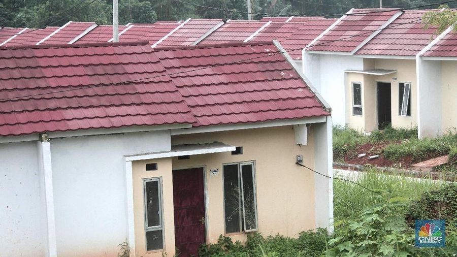 Awal Desember 2017, Kementerian Pekerjaan Umum dan Perumahan Rakyat (PUPR) mencatat capaian Program Satu Juta Rumah sebanyak 765.120 unit rumah, didominasi oleh pembangunan rumah bagi  masyarakat berpenghasilan rendah (MBR) sebesar 70 persen, atau sebanyak 619.868 unit, sementara rumah non-MBR yang terbangun sebesar 30 persen, sebanyak 145.252 unit.
Program Satu Juta Rumah yang dicanangkan oleh Presiden Joko Widodo, sekitar 20 persen merupakan rumah yang dibangun oleh Kementerian PUPR berupa rusunawa, rumah khusus, rumah swadaya maupun bantuan stimulan prasarana dan utilitas (PSU), 30 persen lainnya dibangun oleh pengembang perumahan subsidi yang mendapatkan fasilitas KPR FLPP, subsisdi selisih bunga dan bantuan uang muka. Selebihnya dipenuhi melalui pembangunan rumah non subsidi oleh pengembang.
Ketua Umum Asosiasi Pengembang Perumahan dan Pemukiman Seluruh Indonesia (Apersi) Junaidi Abdillah mengungkapkan, rumah tapak masih digemari kelas menengah ke bawah.
Kontribusi serapan properti oleh masyarakat menengah ke bawah terhadap total penjualan properti mencapai 70%.
Serapan sebesar 200.000 unit ini, akan terus meningkat pada tahun 2018 menjadi 250.000 unit.