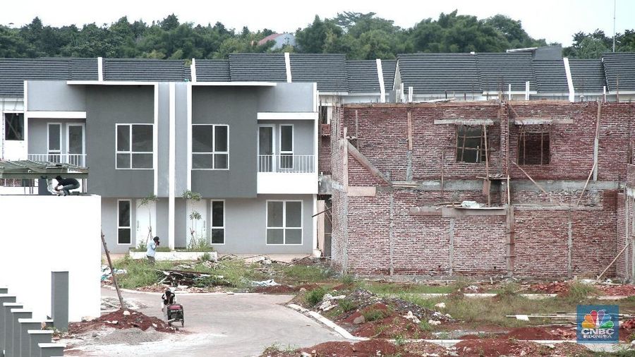 Awal Desember 2017, Kementerian Pekerjaan Umum dan Perumahan Rakyat (PUPR) mencatat capaian Program Satu Juta Rumah sebanyak 765.120 unit rumah, didominasi oleh pembangunan rumah bagi  masyarakat berpenghasilan rendah (MBR) sebesar 70 persen, atau sebanyak 619.868 unit, sementara rumah non-MBR yang terbangun sebesar 30 persen, sebanyak 145.252 unit.
Program Satu Juta Rumah yang dicanangkan oleh Presiden Joko Widodo, sekitar 20 persen merupakan rumah yang dibangun oleh Kementerian PUPR berupa rusunawa, rumah khusus, rumah swadaya maupun bantuan stimulan prasarana dan utilitas (PSU), 30 persen lainnya dibangun oleh pengembang perumahan subsidi yang mendapatkan fasilitas KPR FLPP, subsisdi selisih bunga dan bantuan uang muka. Selebihnya dipenuhi melalui pembangunan rumah non subsidi oleh pengembang.
Ketua Umum Asosiasi Pengembang Perumahan dan Pemukiman Seluruh Indonesia (Apersi) Junaidi Abdillah mengungkapkan, rumah tapak masih digemari kelas menengah ke bawah.
Kontribusi serapan properti oleh masyarakat menengah ke bawah terhadap total penjualan properti mencapai 70%.
Serapan sebesar 200.000 unit ini, akan terus meningkat pada tahun 2018 menjadi 250.000 unit.