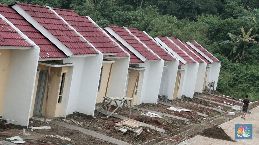 Awal Desember 2017, Kementerian Pekerjaan Umum dan Perumahan Rakyat (PUPR) mencatat capaian Program Satu Juta Rumah sebanyak 765.120 unit rumah, didominasi oleh pembangunan rumah bagi  masyarakat berpenghasilan rendah (MBR) sebesar 70 persen, atau sebanyak 619.868 unit, sementara rumah non-MBR yang terbangun sebesar 30 persen, sebanyak 145.252 unit.
Program Satu Juta Rumah yang dicanangkan oleh Presiden Joko Widodo, sekitar 20 persen merupakan rumah yang dibangun oleh Kementerian PUPR berupa rusunawa, rumah khusus, rumah swadaya maupun bantuan stimulan prasarana dan utilitas (PSU), 30 persen lainnya dibangun oleh pengembang perumahan subsidi yang mendapatkan fasilitas KPR FLPP, subsisdi selisih bunga dan bantuan uang muka. Selebihnya dipenuhi melalui pembangunan rumah non subsidi oleh pengembang.
Ketua Umum Asosiasi Pengembang Perumahan dan Pemukiman Seluruh Indonesia (Apersi) Junaidi Abdillah mengungkapkan, rumah tapak masih digemari kelas menengah ke bawah.
Kontribusi serapan properti oleh masyarakat menengah ke bawah terhadap total penjualan properti mencapai 70%.
Serapan sebesar 200.000 unit ini, akan terus meningkat pada tahun 2018 menjadi 250.000 unit.