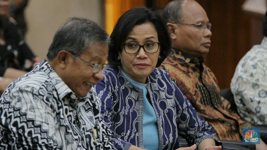 Pegawai Negeri Sipil (PNS) atau Aparatur Sipil Negara (ASN) di daerah belum banyak mengetahui kapan THR akan cair.