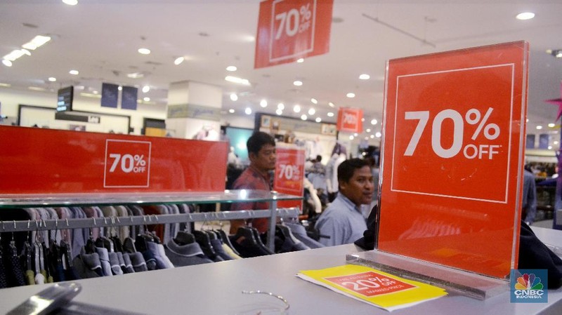 Gerai ritel asal Inggris Debenhams menggelar diskon besar-besaran dan berhenti beroperasi di akhir tahun ini