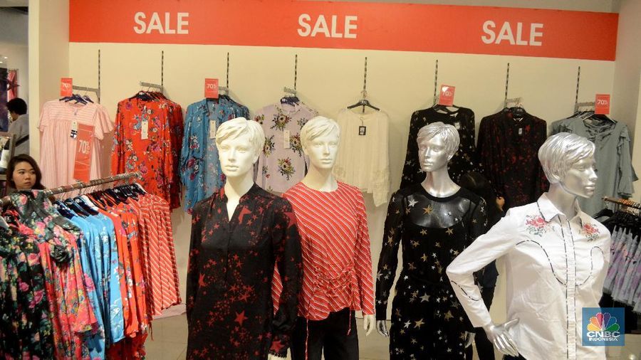 Sektor departement store atau retail fashion babak belur.