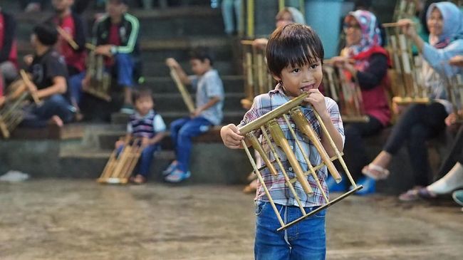 Angklung Indonesia Mulai Masuk Kurikulum Sekolah di Inggris