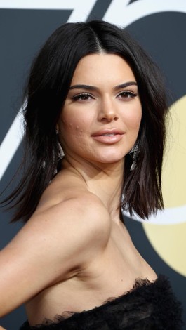 Kendall Jenner Juga Manusia, Wajah Banyak Jerawat Saat Tampil di Red Carpet Kendall Jenner Juga Manusia, Wajah Banyak Jerawat Saat Tampil di Red Carpet