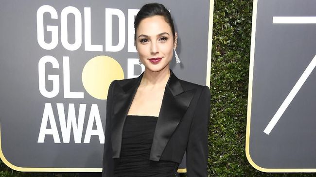 Gal Gadot Girang Bacakan Pemenang Golden Globe 2018