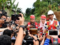 Jokowi Sidak Proyek <em>Cash For Work</em> Perdana Tahun Ini
