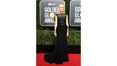 Nicole Kidman membawa pulang piala Globe, dan perhatian publik saat mengenakan busana hitam sensual dari Givenchy. (AFP PHOTO / VALERIE MACON)