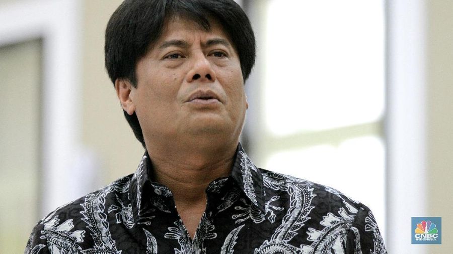 Direktur Utama PT Pertamina (Persero) Elia Massa Manik mengatakan industri migas dalam negeri tertinggal jauh dibanding Malaysia 