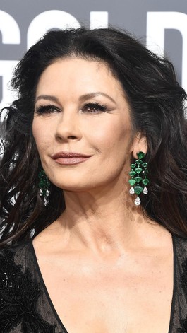 Di Usia 48, Catherine Zeta Jones Seksi Bergaun Menerawang Di Usia 48, Catherine Zeta Jones Seksi Bergaun Menerawang