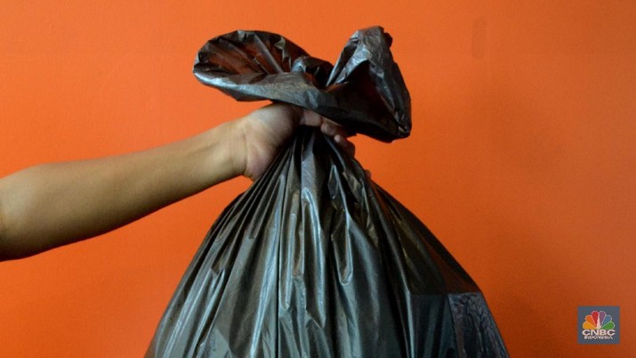 Bersiap! Ada Cukai, Harga Kantong Plastik Naik Jadi Gopek Nih Indonesia menjadi salah satu negara yang tidak menerapkan cukai di produk plastiknya.
