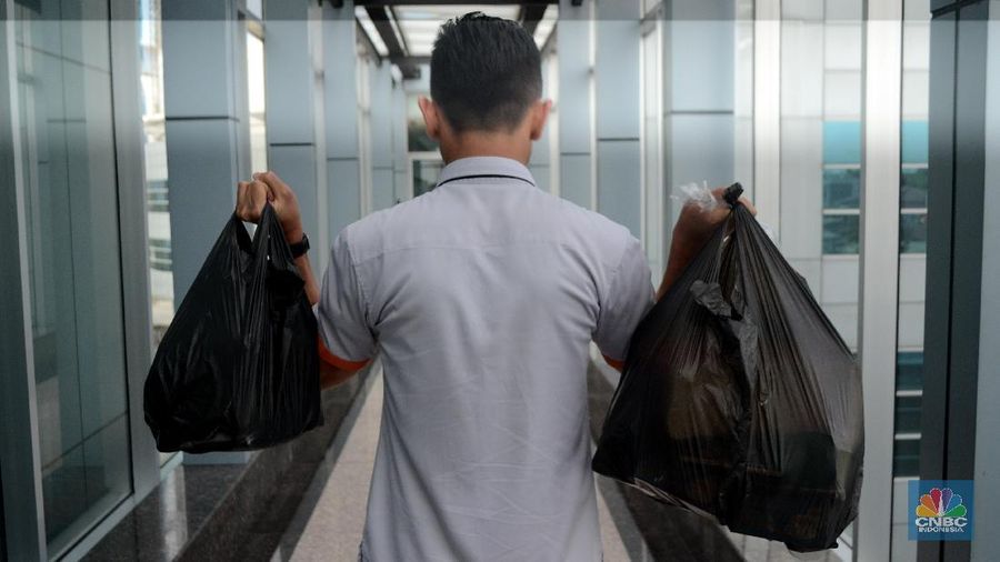 Kena Cukai Rp 200, Harga Selembar Plastik Jadi Rp 500