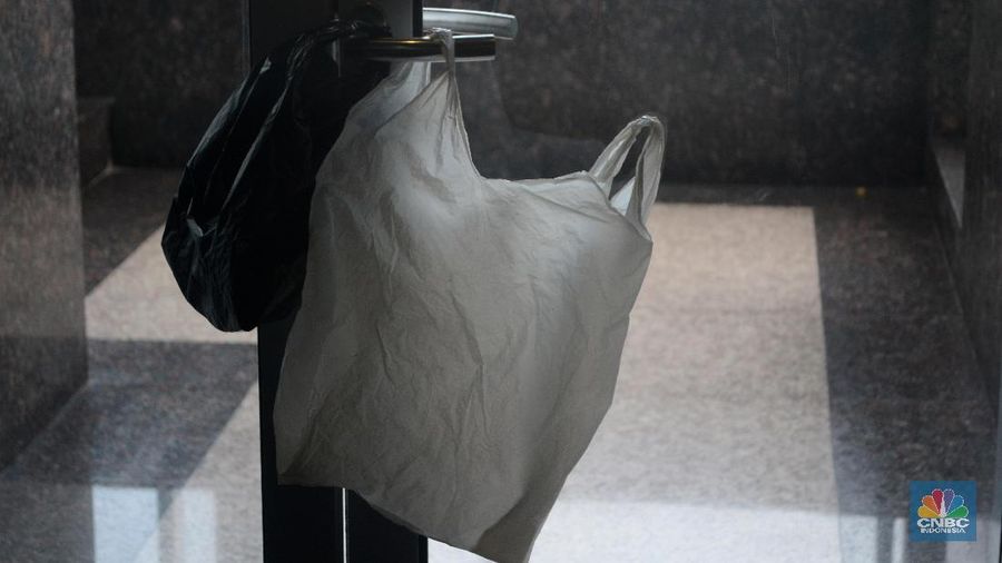 Rencana pengenaan cukai terhadap plastik kresek hanya akan semakin memberatkan industri plastik hilir.