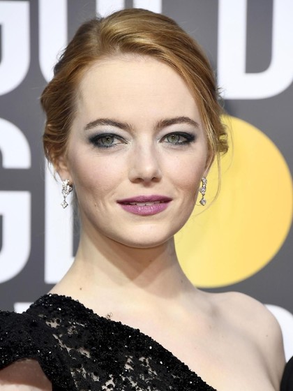 Makeup Emma Stone di Golden Globes Penuh Makna, Tak Sekadar Tampil Cantik Makeup Emma Stone di Golden Globes Penuh Makna, Tak Sekadar Tampil Cantik