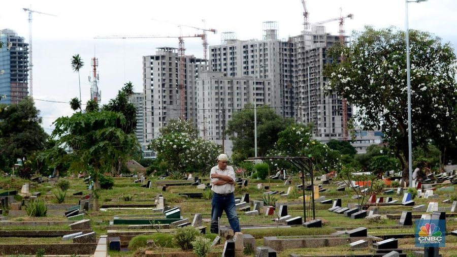 Suasana pemakaman di TPU Karet Bivak, Jakarta, Selasa (9/1/2018). Keterbatsan kurang lahan pemakaman, Dinas Kehutanan DKI Jakarta mengalokasikan anggaran Rp400 miliar untuk pengadaan lahan makam di tahun 2018.