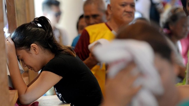 Yesus Berkat FOTO Berdesak demi Berkat  Black Nazarene 