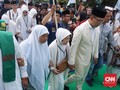 Ridwan Kamil-Uu Didampingi Orang Tua Daftar ke KPUD Jabar