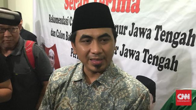 Keluarga Mbah Moen Bertolak ke Makkah untuk Berziarah
