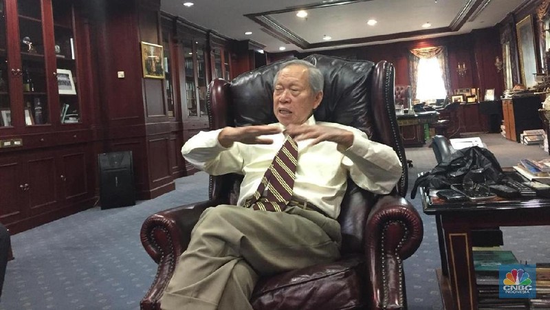 Burhanudin Bur Maras merupakan lulusan New Mexico of Mining and Technology Socorro, AS.