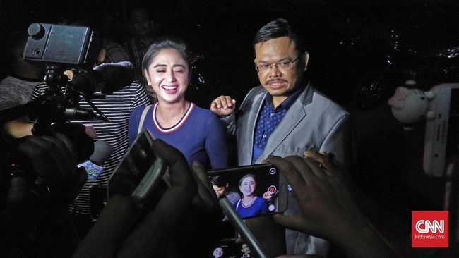 Dewi Perssik Diperiksa Polisi Kasus Terobos Busway