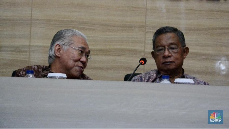 Bank butuh waktu mentransmisikan kenaikan bunga acuan ke bunga kredit.