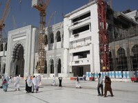 Duh, Pegawai Biro Travel Umroh & Haji Terancam PHK