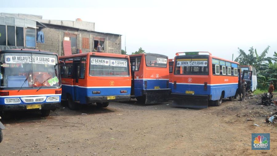 Pemerintah DKI Jakarta berencana melarang operasional bus metromini di ibukota yang sudah tak layak dan uzur.