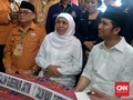 Selawat Badar Iringi Pendaftaran Khofifah-Emil di KPU Jatim