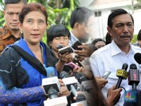 Jokowi di Tengah 'Kapal' Menteri Luhut dan Susi