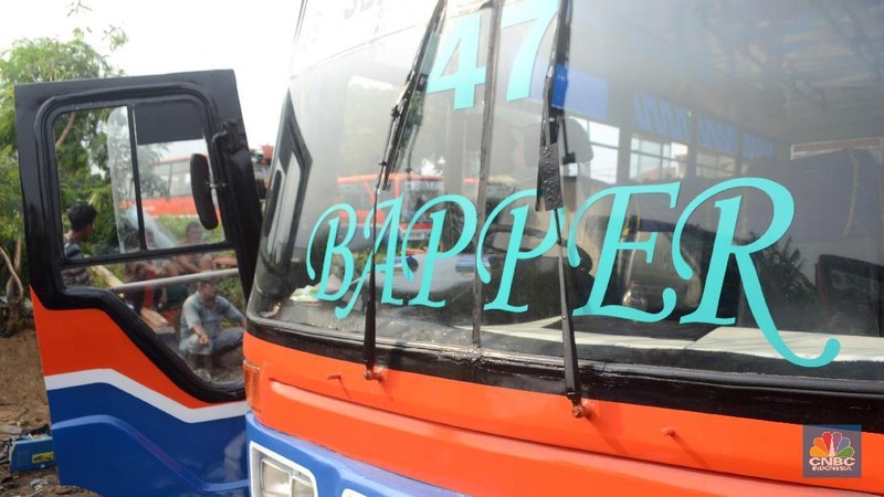 Pemerintah DKI Jakarta berencana melarang operasional bus metromini di ibukota yang sudah tak layak dan uzur.