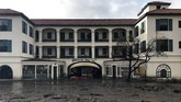 Meski suasana di penampungan sangat sibuk, para warga merasa beruntung jika mengingat banyak kenalan mereka bahkan belum diketahui keberadaannya. (Kenneth Song/Santa Barbara News-Press via Reuters)