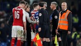 Hingga akhir laga skor imbang tanpa gol tetap bertahan. Manajer Chelsea Antonio Conte sempat melakukan protes kepada wasit Martin Atkinson usai pertandingan. (REUTERS/David Klein)