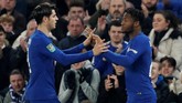 Manajer Chelsea Antonio Conte mengganti Alvaro Morata dengan Michy Batshuayi pada menit ke-87 untuk membuat perubahan di lini depan. Tapi, keputusan itu tidak membuahkan hasil positif. (Reuters/John Sibley)