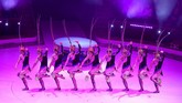 Beragam aksi ditampilkan oleh peserta, seperti oleh Diabolo Group yang berasal dari China. (AFP PHOTO / Attila KISBENEDEK)