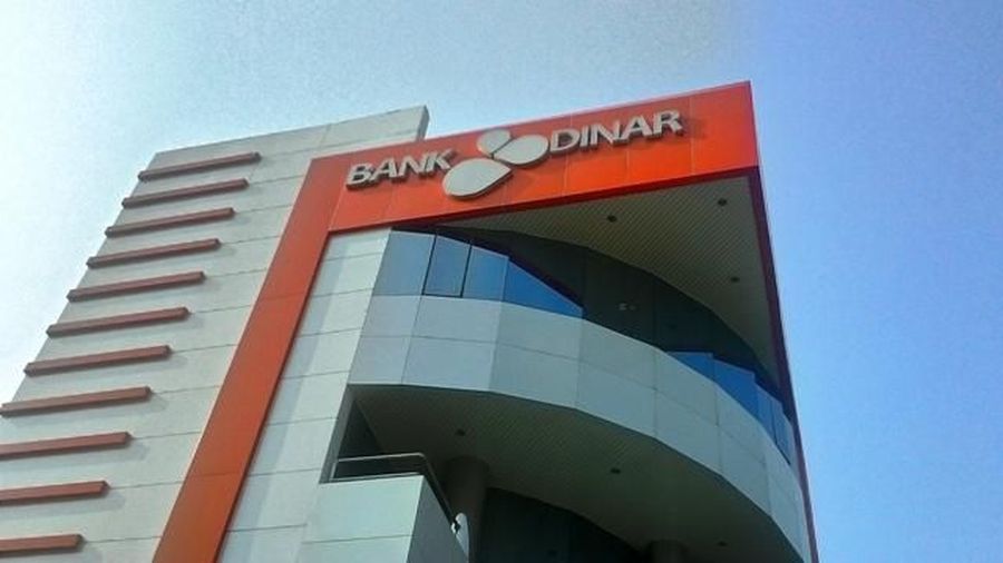 OJK sedang memproses dokumen merger kedua bank ini dan diharapkan selesai pada kuartal III-2018.