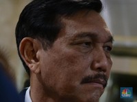 Luhut: Natal dan Tahun Baru, Mal-Resto Wajib Tutup Jam 19.00