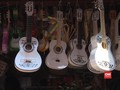 VIDEO: Cerita Kewalahan Perajin Gitar 'Coco' di Meksiko
