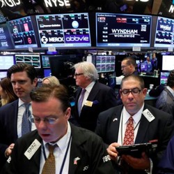 Laba Tesla Melejit 17%, Wall Street Dibuka Sumringah