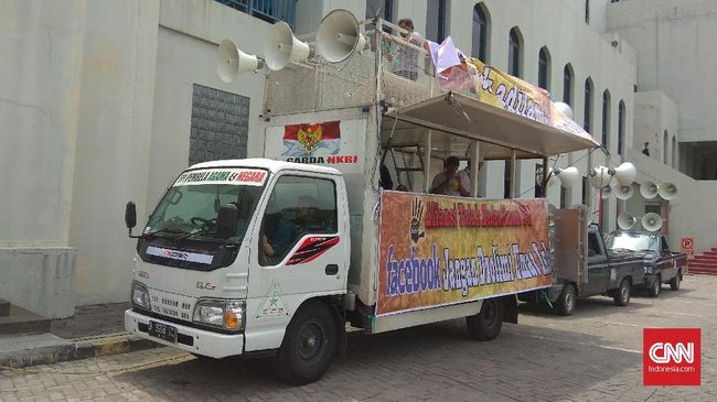 Massa Aksi 121 Tolak Facebook Berkumpul di Masjid Al Azhar