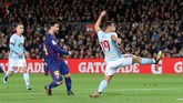 Sayang, Celta Vigo tidak mampu membendung permainan Barcelona. Tuan rumah sudah unggul pada menit ke-13 melalui gol Lionel Messi meneruskan umpan silang Jordi Alba. (REUTERS/Albert Gea)