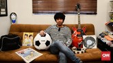 Seperti gitar Noel Gallagher, tamborin Liam Gallagher, jaket Noel yang dikeluarkan saat anniversary penfield, pernak-pernik Oasis yang hanya ada sedikit di dunia, CD Oasis yang batal dirilis karena ada lagu yang dihilangkan, dan koran serta majalah luar negeri yang memberitakan Oasis.