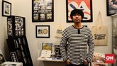Ilham Priananda jatuh cinta pada Oasis setelah mendengar lagu She's Electric pada kaset album What's The Story? Morning Golry! yang ia pinjam dari temannya pada 2000.