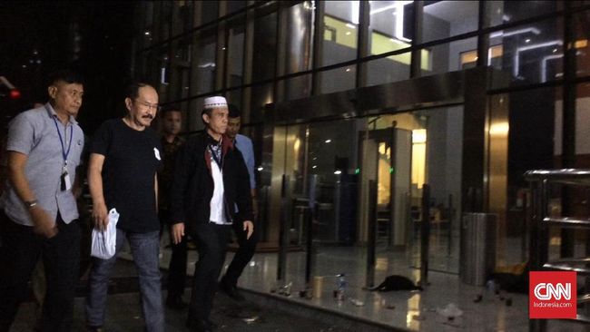 Ditangkap KPK, Fredrich Yunadi Pilih Bungkam