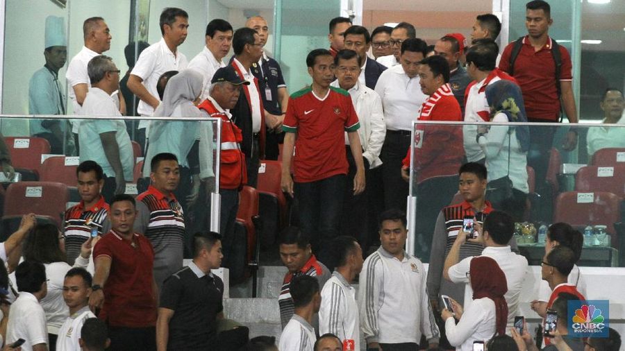 Presiden Joko Widodo meminta Vietnam memberikan masa transisi bagi Indonesia terkait peraturan baru soal impor mobil di negara itu.
